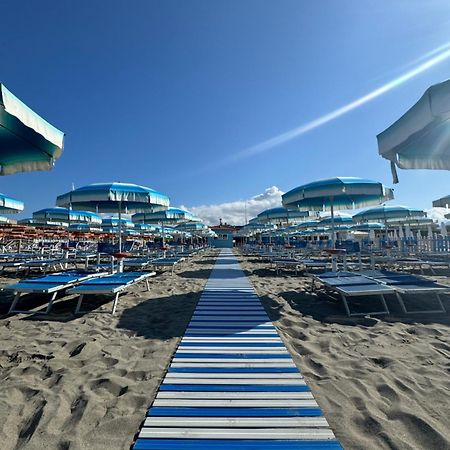 מרינה די קררה Hotel Bagno Stella Del Mare מראה חיצוני תמונה