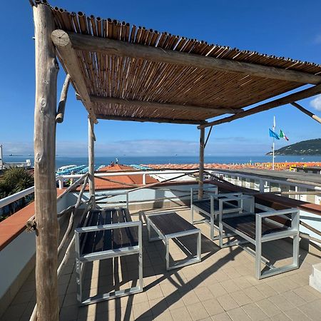 מרינה די קררה Hotel Bagno Stella Del Mare מראה חיצוני תמונה