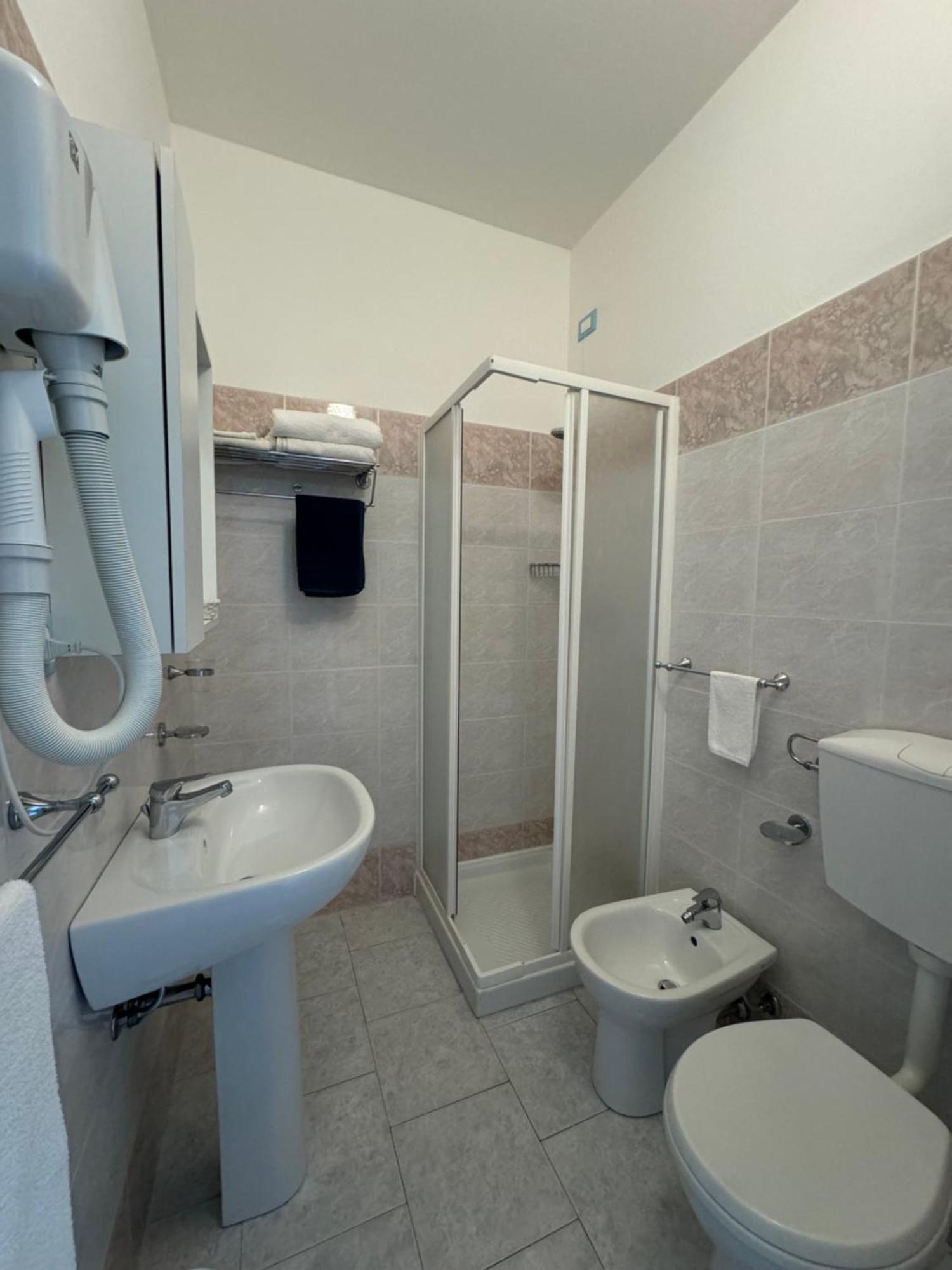 מרינה די קררה Hotel Bagno Stella Del Mare מראה חיצוני תמונה