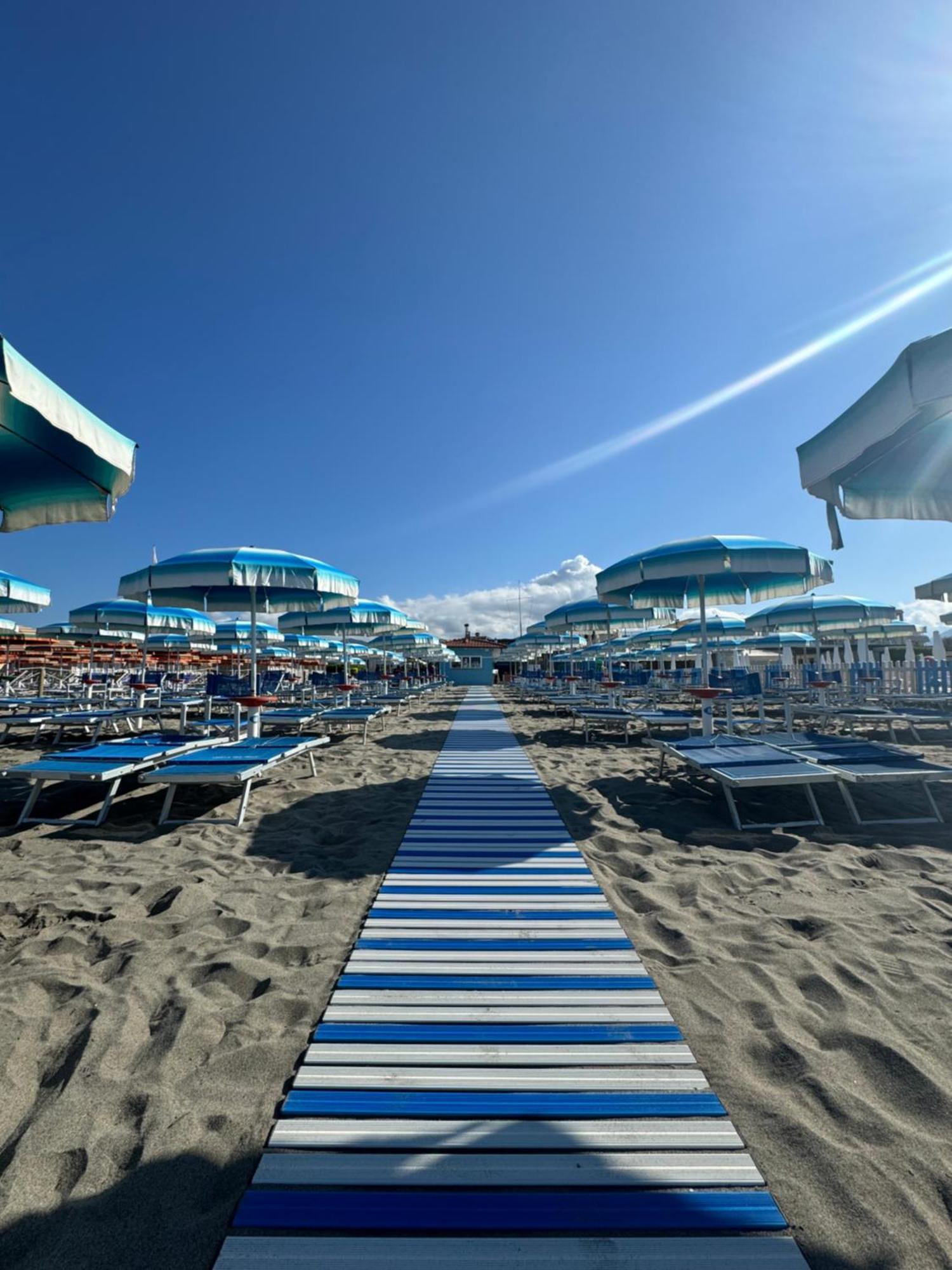 מרינה די קררה Hotel Bagno Stella Del Mare מראה חיצוני תמונה