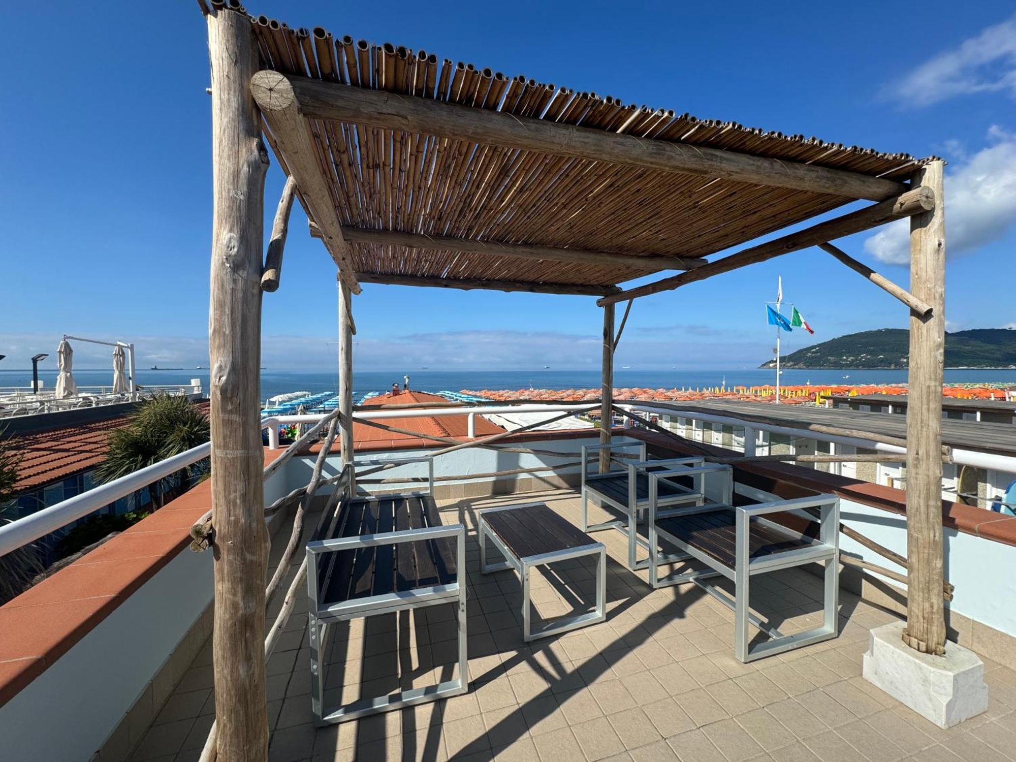 מרינה די קררה Hotel Bagno Stella Del Mare מראה חיצוני תמונה